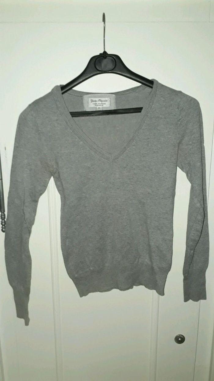 Pull col V taille XS Yessica favourites - photo numéro 1