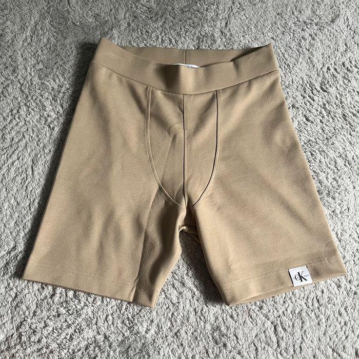 Short / cycliste molleton beige Calvin Klein neuf - photo numéro 1