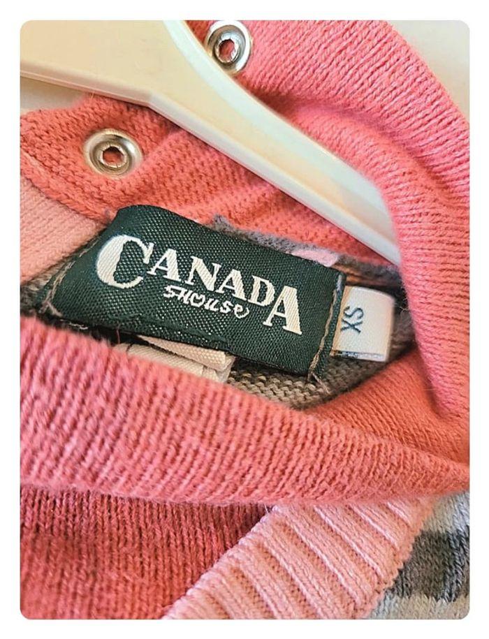 Joli petit pull ligne "Canada house" taille XS correspond à un 14 ans - photo numéro 3