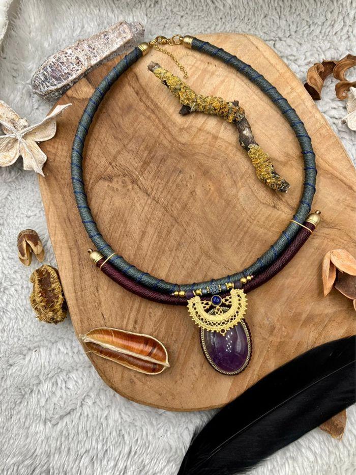 Collier torque ras de cou en macramé avec pierre d’Améthyste et Lapis Lazuli - photo numéro 2