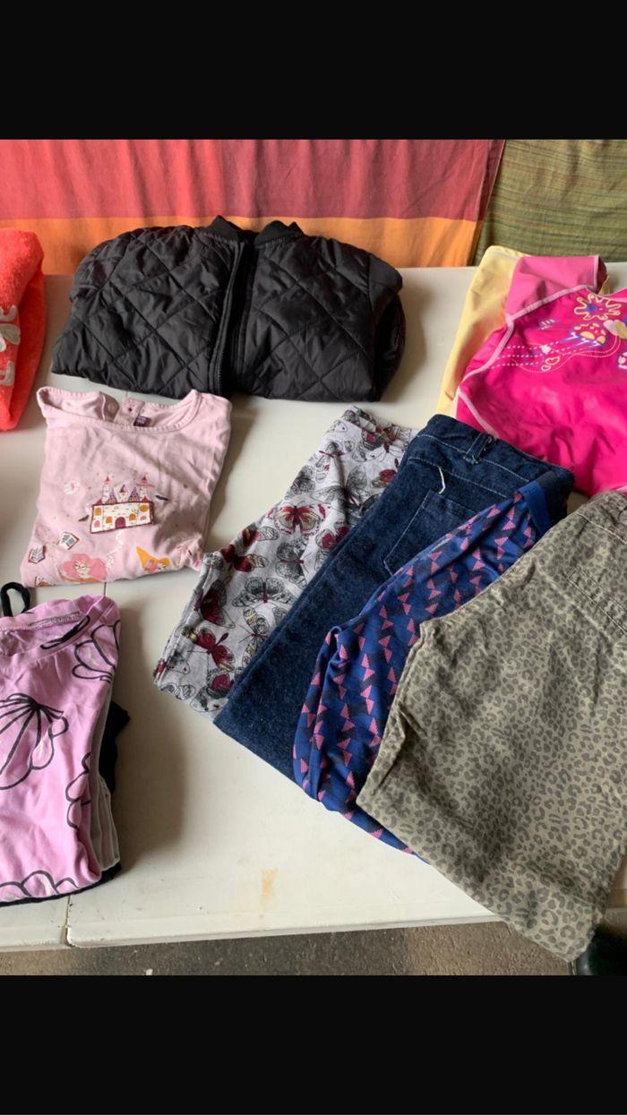 Lot de vêtements fille 6 ans - photo numéro 2