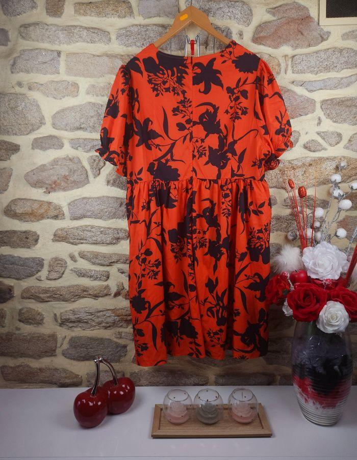 Robe torsadée noire et orangée Femme taille 54 marque PrettyLittlething 🛍 - photo numéro 3