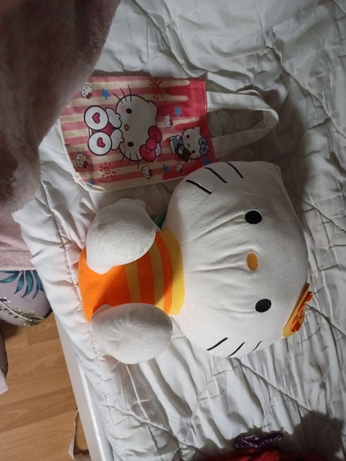 Grosse peluche hello Kitty - photo numéro 2