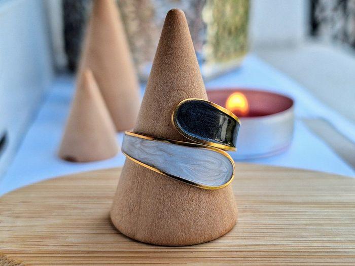 Bague Doré ouverte, avec du nacre blanc noir, Elégant et Minimaliste, Ajustable - photo numéro 4