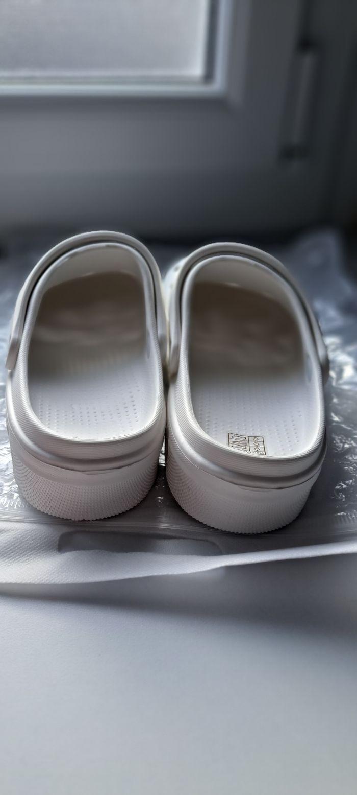 Crocs blanche neuve taille 36 37 taille très bien - photo numéro 4