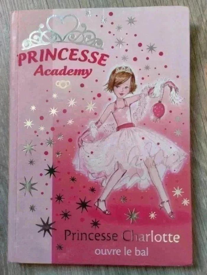 🌺 Livre Princesse Acadamey Princesse Charlotte ouvre le bal - photo numéro 1