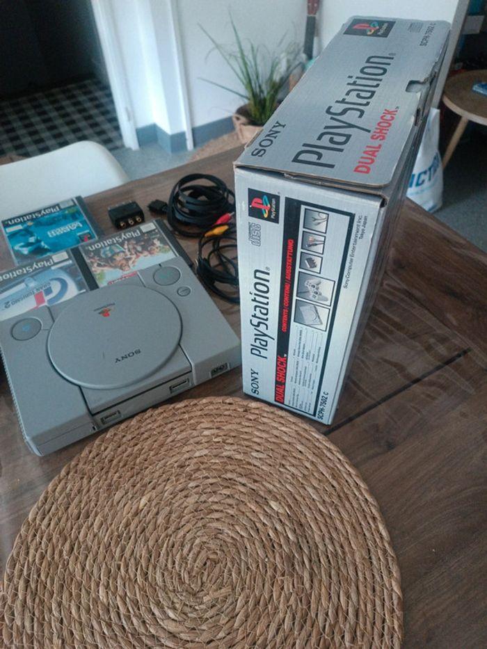 Ps1  ( 7502 c )+ 3 jeux - photo numéro 6