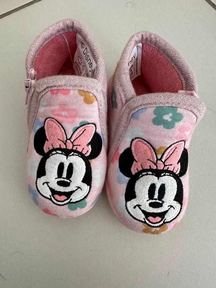 Chaussons Minnie taille 19 - photo numéro 1