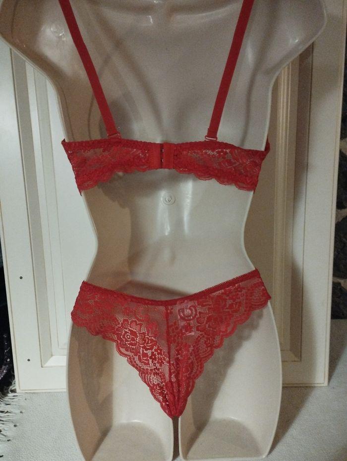 Ensemble de lingerie neuf rouge. Modèle écharpe 85wB et M pour le tanga - photo numéro 5