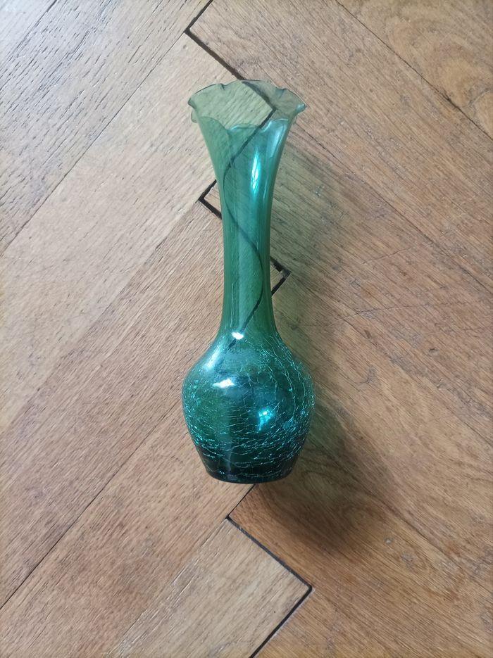 Magnifique vase en verre de couleur verte - photo numéro 1