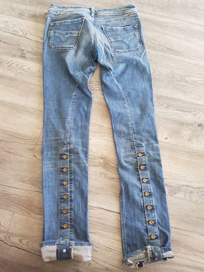 Véritable jeans Diesel avec boutons à l'arrière - photo numéro 4