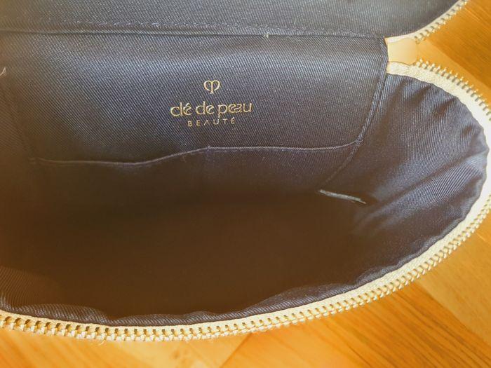 Vanity Case "CLE DE PEAU BEAUTE" neuf avec étiquette. - photo numéro 5