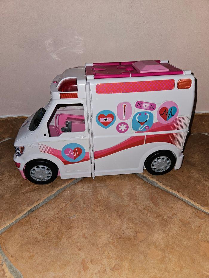 Barbie ambulance - photo numéro 1