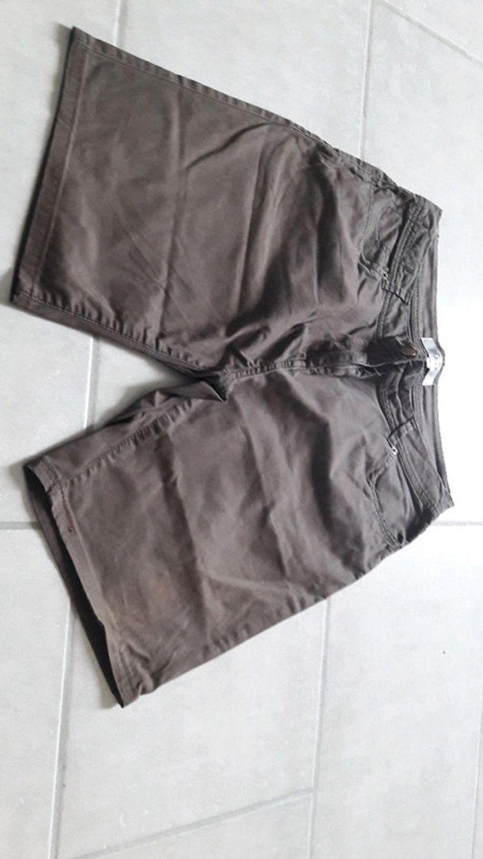 Short marron 44 Epcasual satisfaisant - photo numéro 1