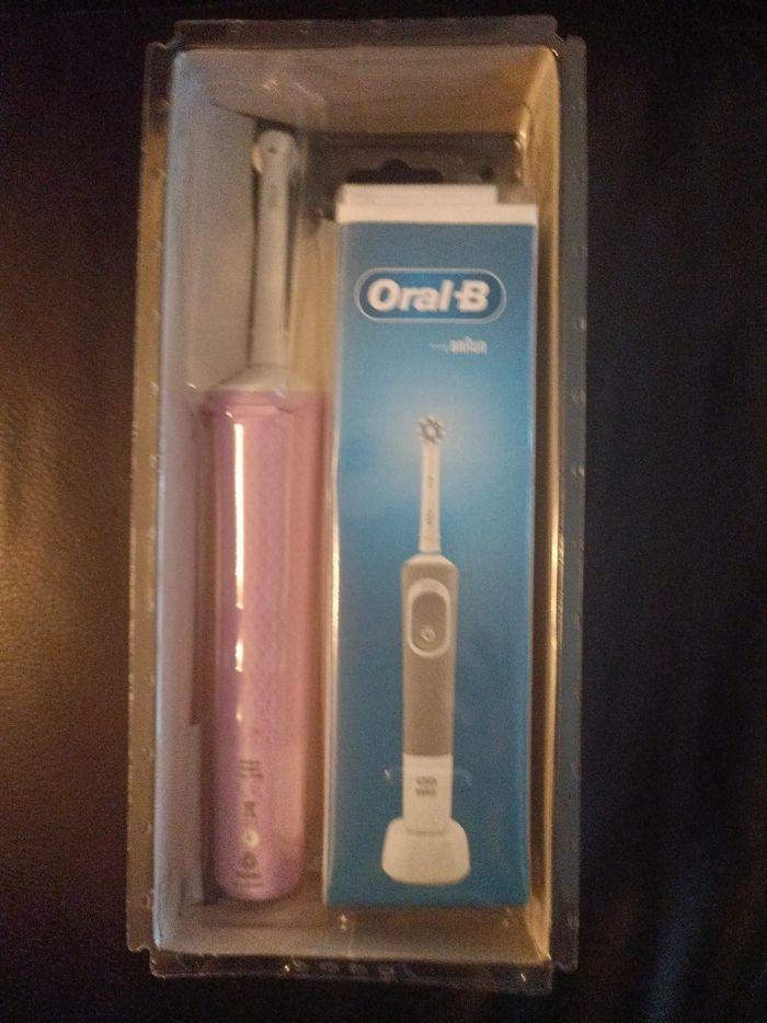 Brosse à dents Rechargeable Oral-B violet - photo numéro 2