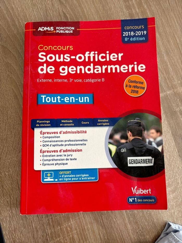 Livre de révision, concours, sous-officiers de gendarmerie - photo numéro 1