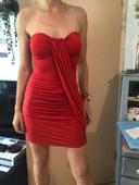 Robe rouge moulante