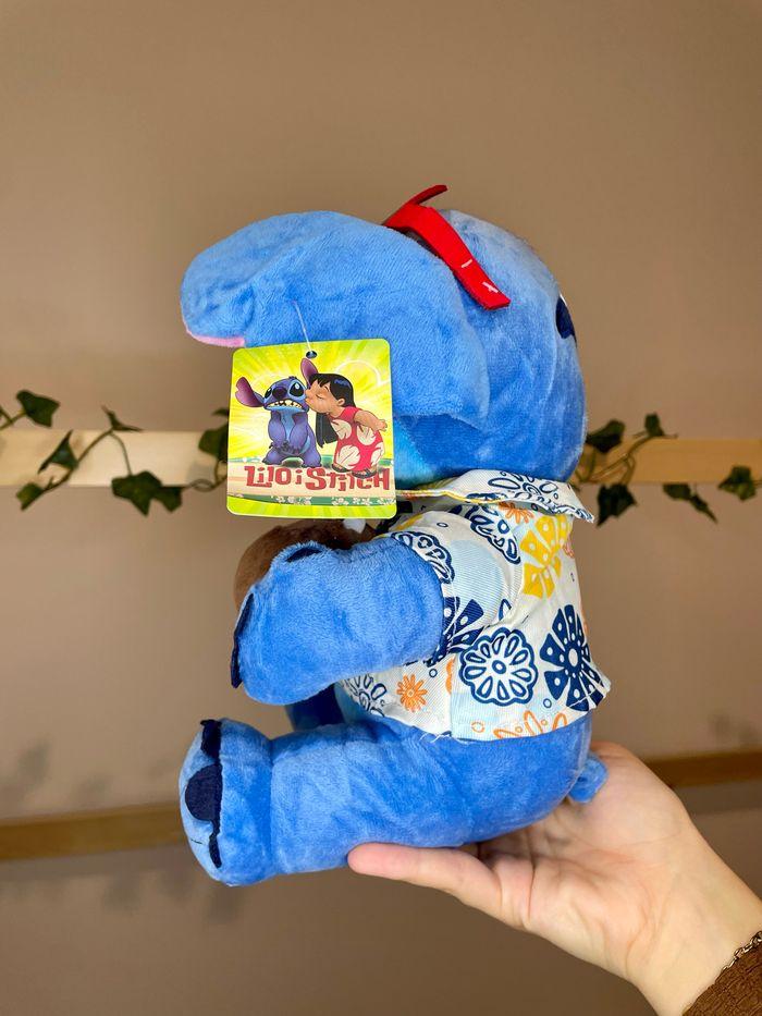 Peluche Disney Stitch en tenue de vacances - photo numéro 4