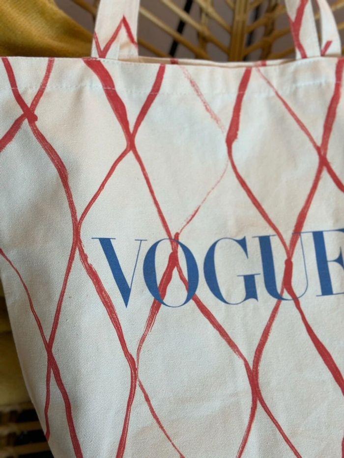 Tote bag Vogue en coton édition été 2024 - photo numéro 5