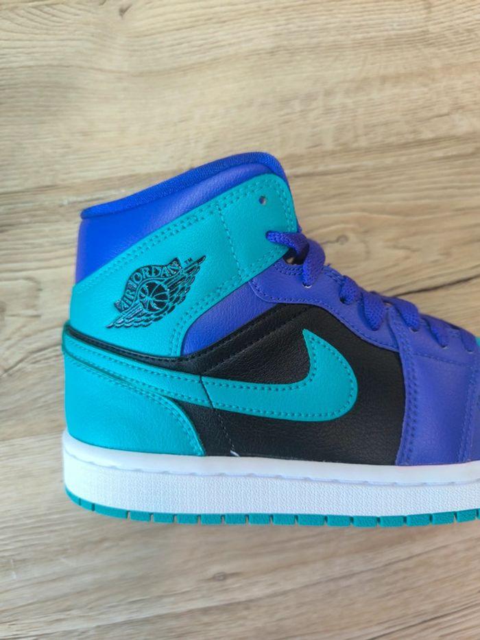 Baskets Jordan one mid violette grape black pointure 37,5 neuves avec boîte d'origine - photo numéro 6