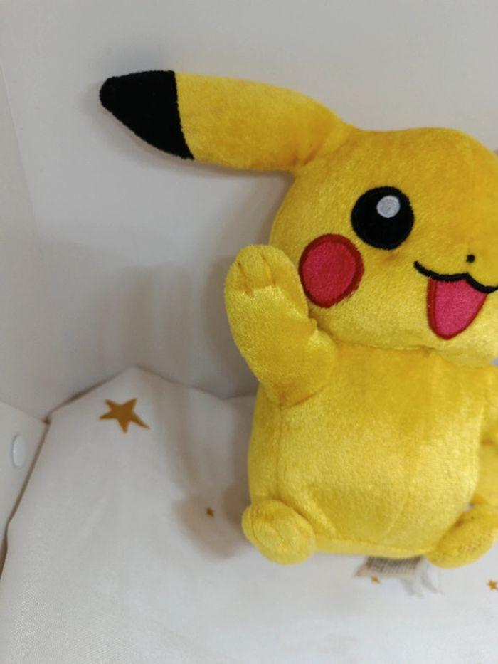 2017 anniversaire Poupée peluche doudou nounours Teddy Bear Pikachu pokémon tomy officiel rouge 20 - photo numéro 3