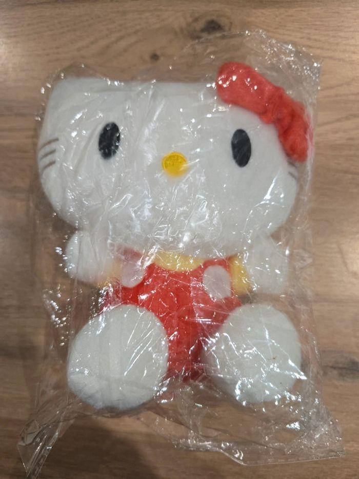 Peluche hello kitty 18cm de haut - photo numéro 2