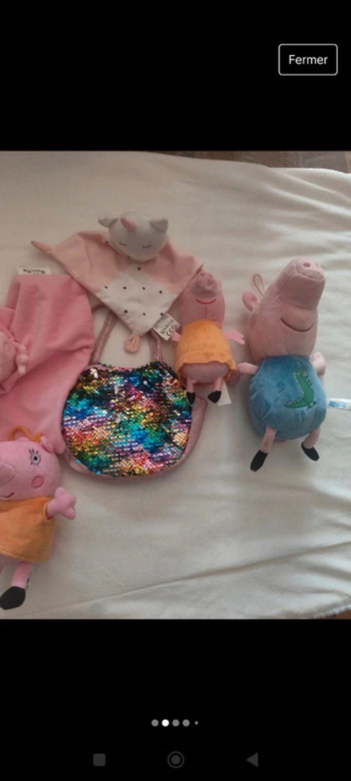 Lot de peluches pepa pig ainsi que un doudou licorne et un sac a main multicolore - photo numéro 2