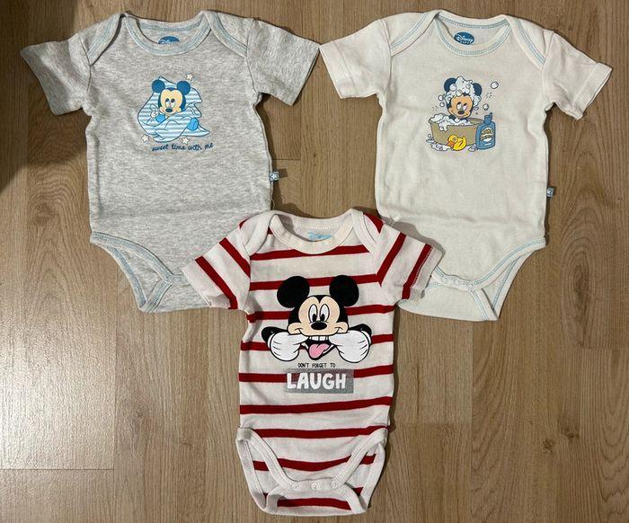 Lot 3 bodys manches courtes Mickey 3 mois - photo numéro 1