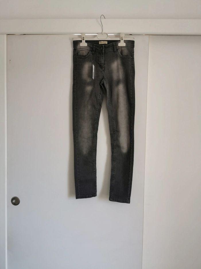 Jeans neuf T12ans - photo numéro 1