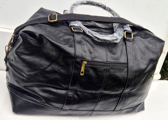 Neuf avec ticket,  grand sac de voyage en cuir pu lisse très bonne qualité moderne - photo numéro 2