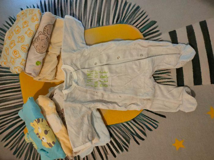 Lot de 10 pyjamas bébé taille 1 mois - photo numéro 8