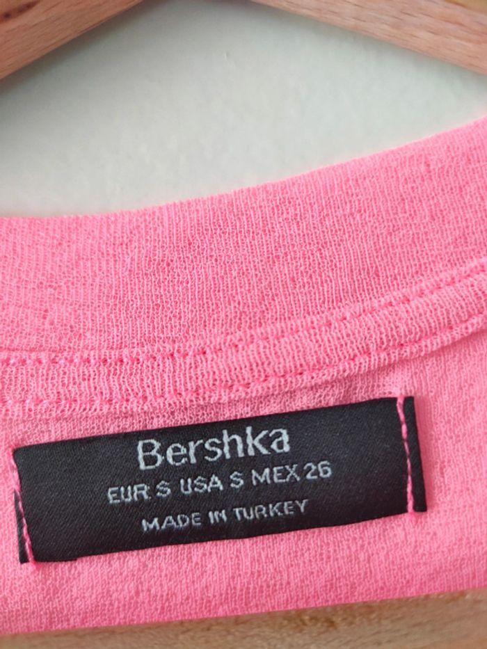 T-shirt court rose fluo - Bershka (taille S) - photo numéro 2