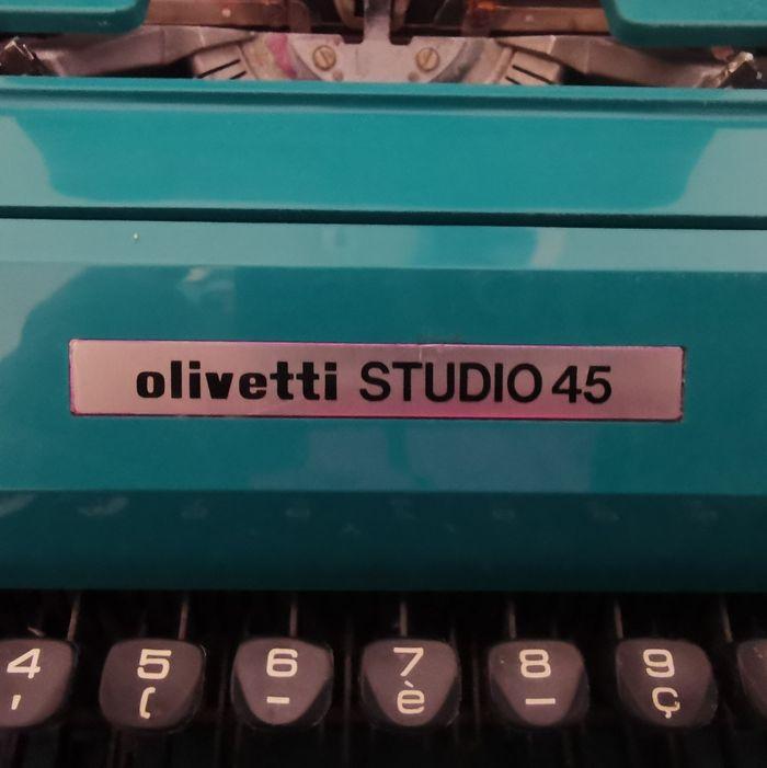 Machine à écrire vintage Olivetti Studio 45 - photo numéro 3