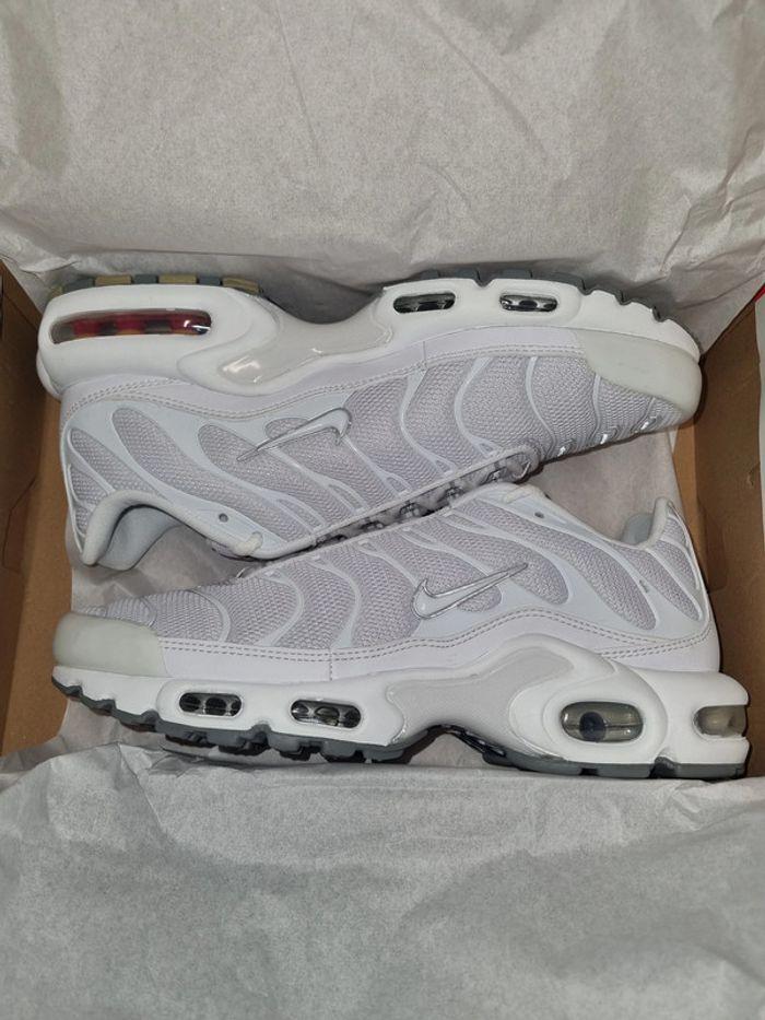 Nike Air Max Plus Triple White - photo numéro 4