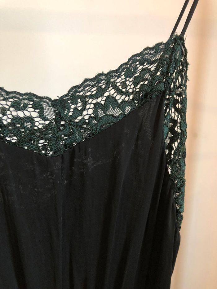 Robe midi Mango dentelle verte et robe noire - photo numéro 1