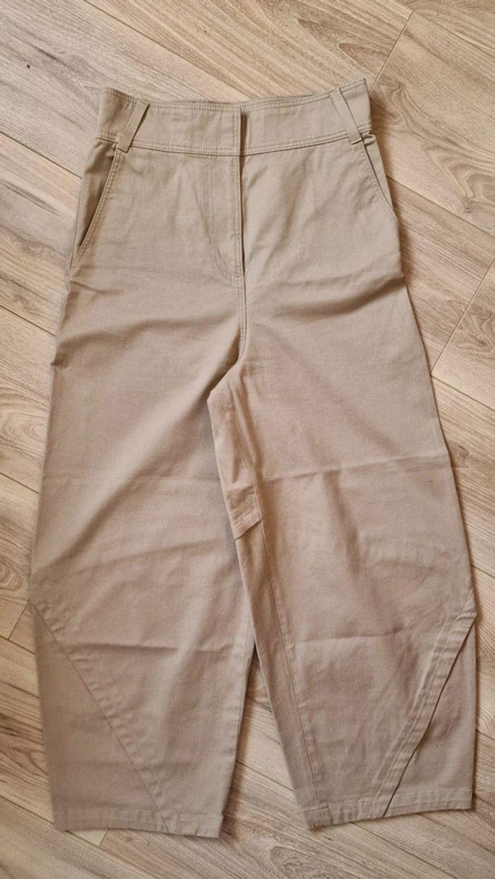 Pantalon COS beige jambes larges détails de couture neuf taille XS ou 34 - photo numéro 2