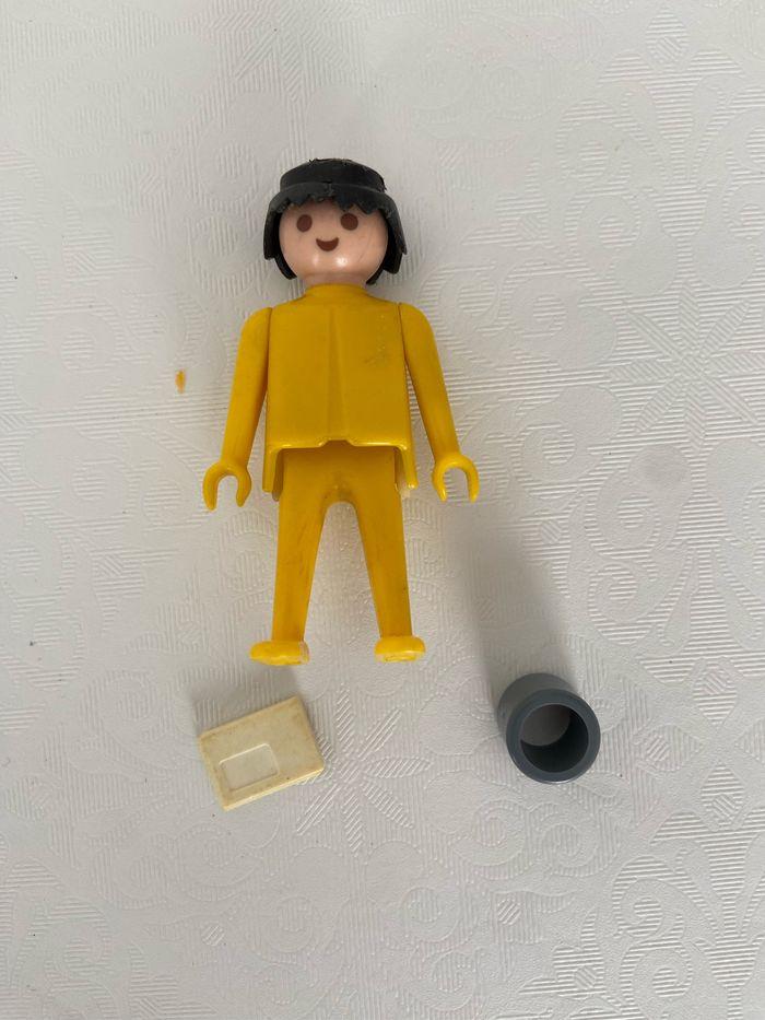 Figurine Playmobil jaune 1974 - photo numéro 1