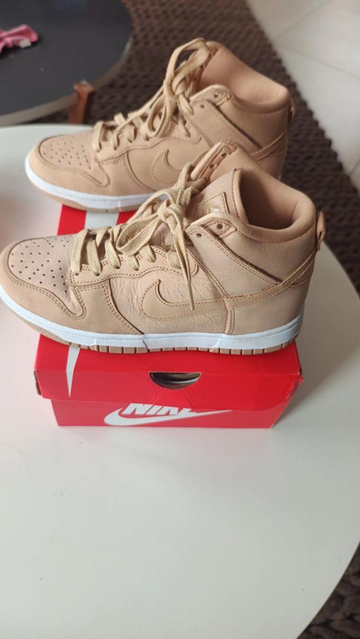 Vends baskets femmes Nike dunk high  premium taille 37,5 - photo numéro 2