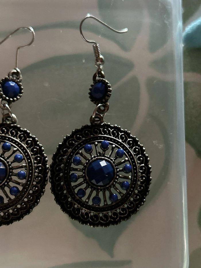 belles boucles d’oreilles pendantes pierres bleu fantaisie, jamais porté, Vintage - photo numéro 3