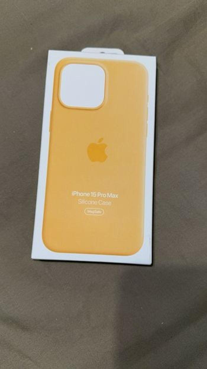 Coque Apple jaune 15 pro Max