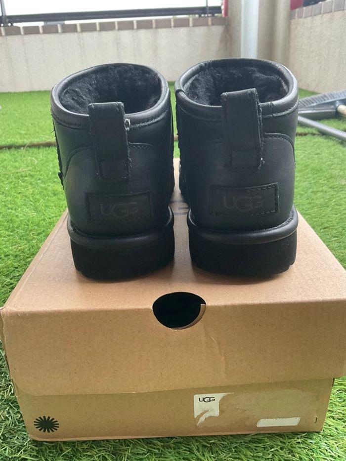 Ugg Classic ultra mini leather cuir black noir size 36 - photo numéro 5