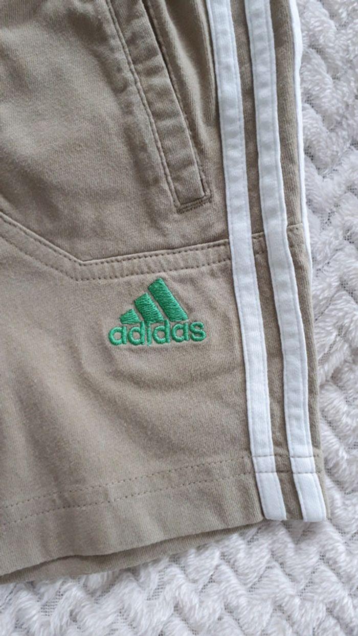 Short garçon sable blanc vert Adidas 6 mois - photo numéro 2