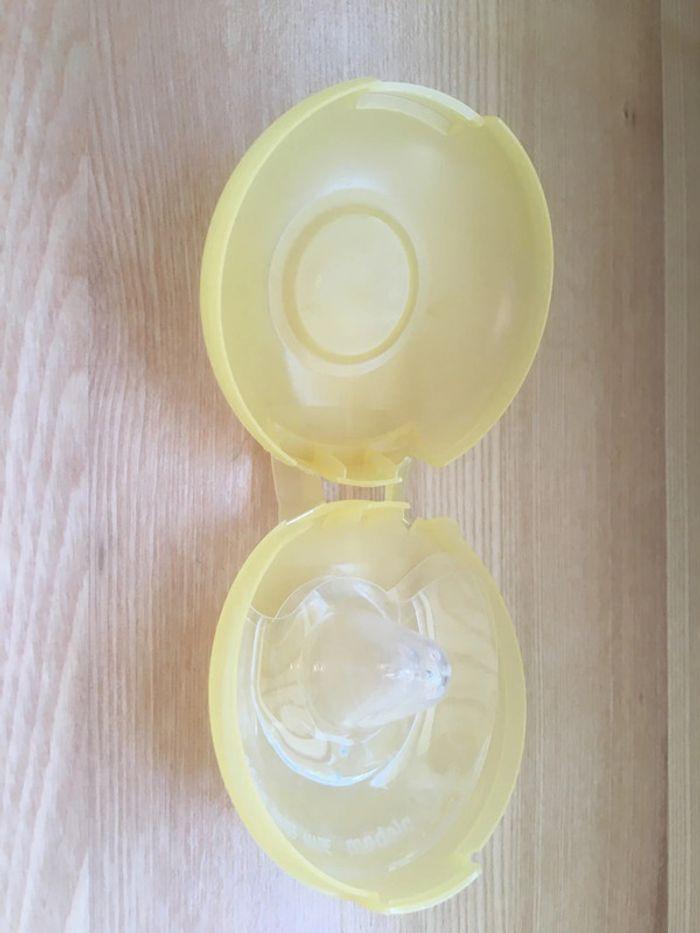 Bouts de sein en silicone MEDELA taille M - photo numéro 1