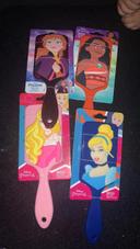 Lot de 4 brosse à cheveux neuf Disney princesse