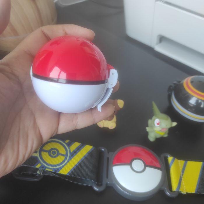 Ceinture pokémon avec 2 pokeballs et figurines - photo numéro 2