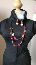 Ensemble collier et boucles assortis