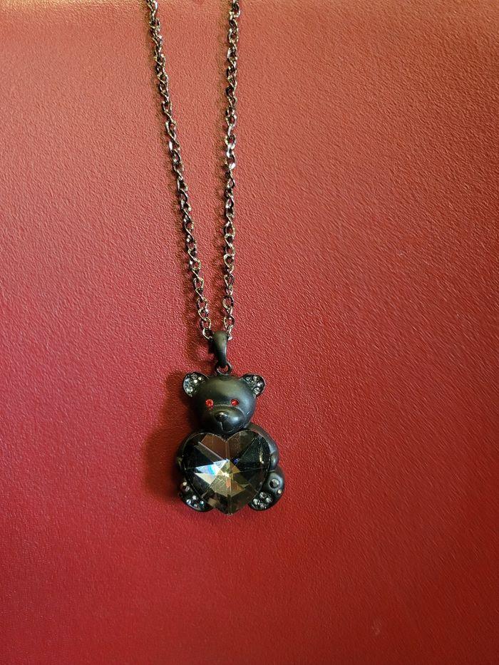 Collier avec  pendentif - photo numéro 3