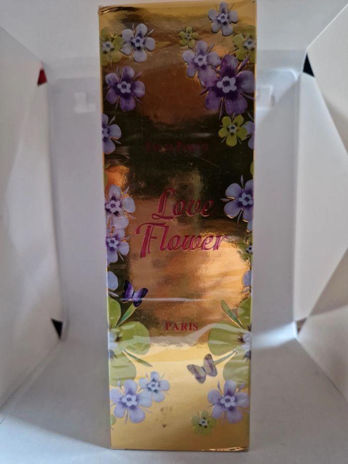 Eau de parfum love flower - photo numéro 1