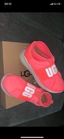 Paire de ugg rose fluo