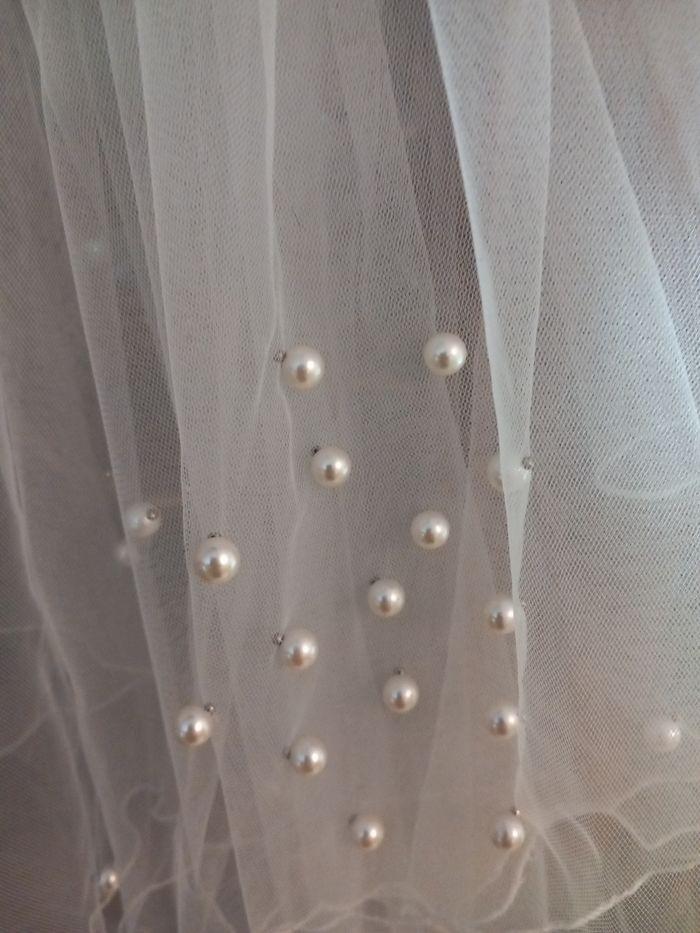 Voile de mariée en tulle  couleur blanc à 2 volants   avec groupes   de perles fines - photo numéro 4